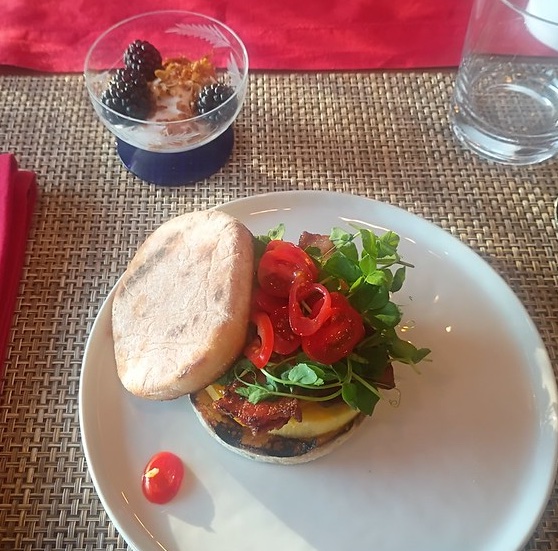 a breakfast sandwich as described in
the text of the travelogue